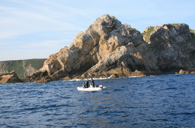 Submarinistas en las piedras de "La Gaviera"